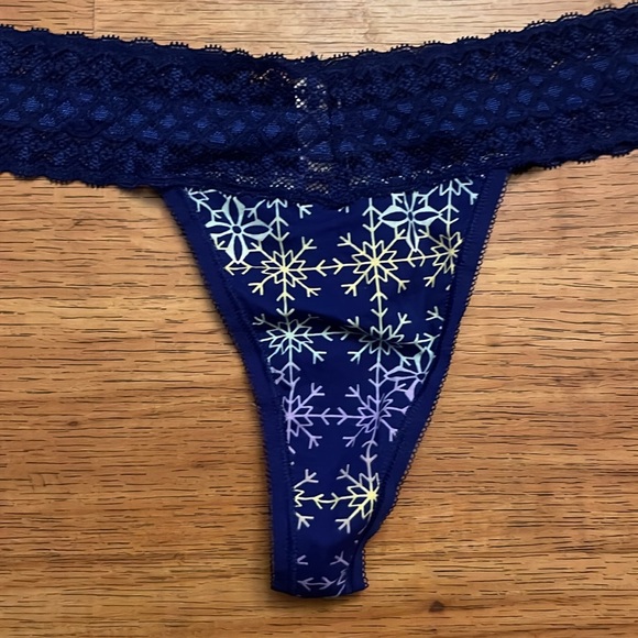 Victoria’s Secret snowflake thong - Picture 2 of 3